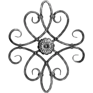 Rosace en fer forgé, rosettes sur les deux côtés, martelé, riveté, différentes sections