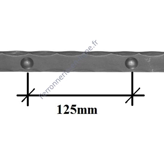 Plat acier martelé avec rivets en relief
