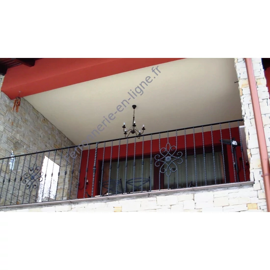Rosace en fer forgé, rosettes sur les deux côtés, martelé, riveté, différentes sections