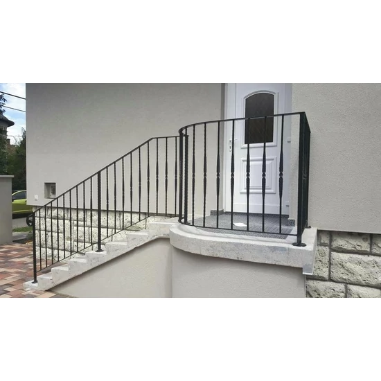 Barreau design moderne en fer forgé, profil carré martelé, différentes sections et hauteurs