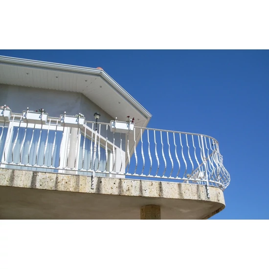 Barreau de balcon, barreau galbé design moderne en fer forgé, profil carré martelé, différentes sections