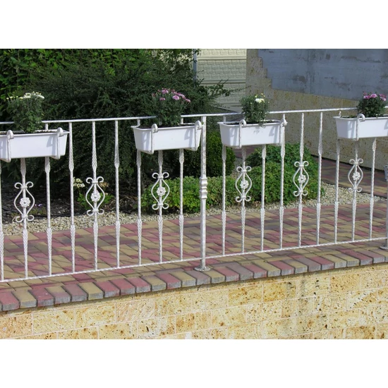 Barreau design moderne en fer forgé avec décor classique, différentes sections
