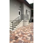 Barreau design moderne en fer forgé, profil carré martelé, différentes sections et hauteurs
